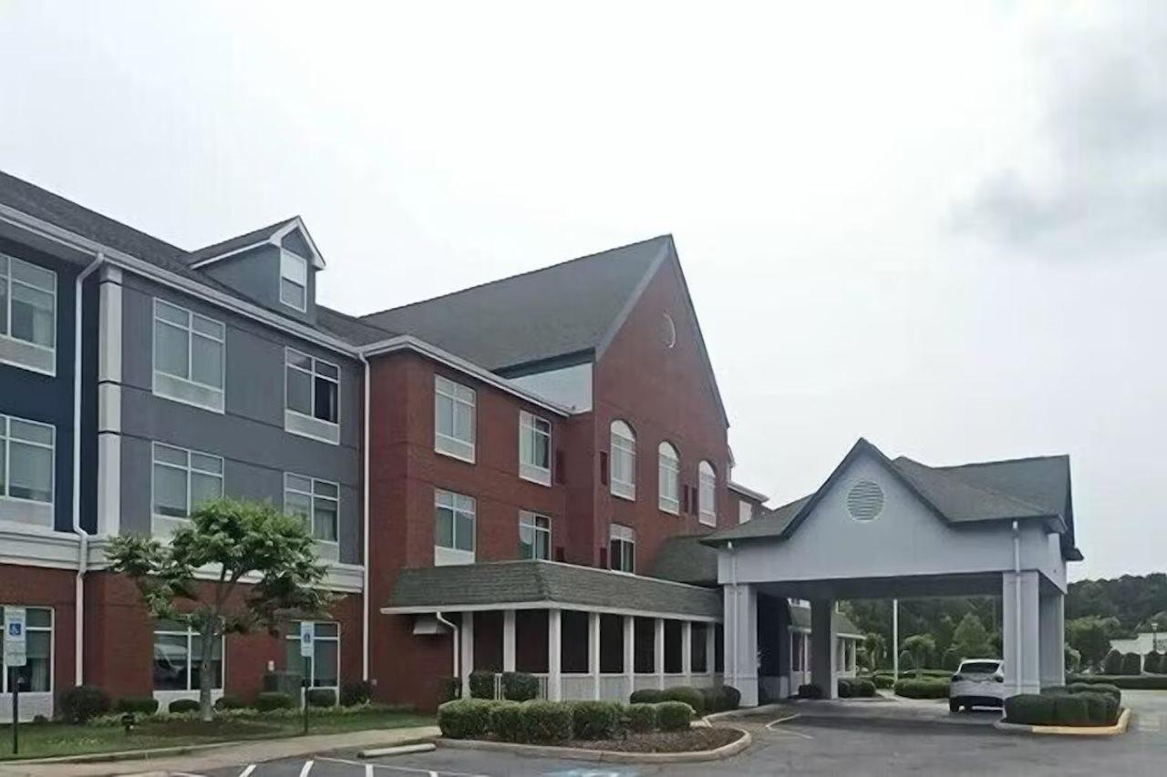 Comfort Inn & Suites Hampton Near Coliseum Exteriör bild